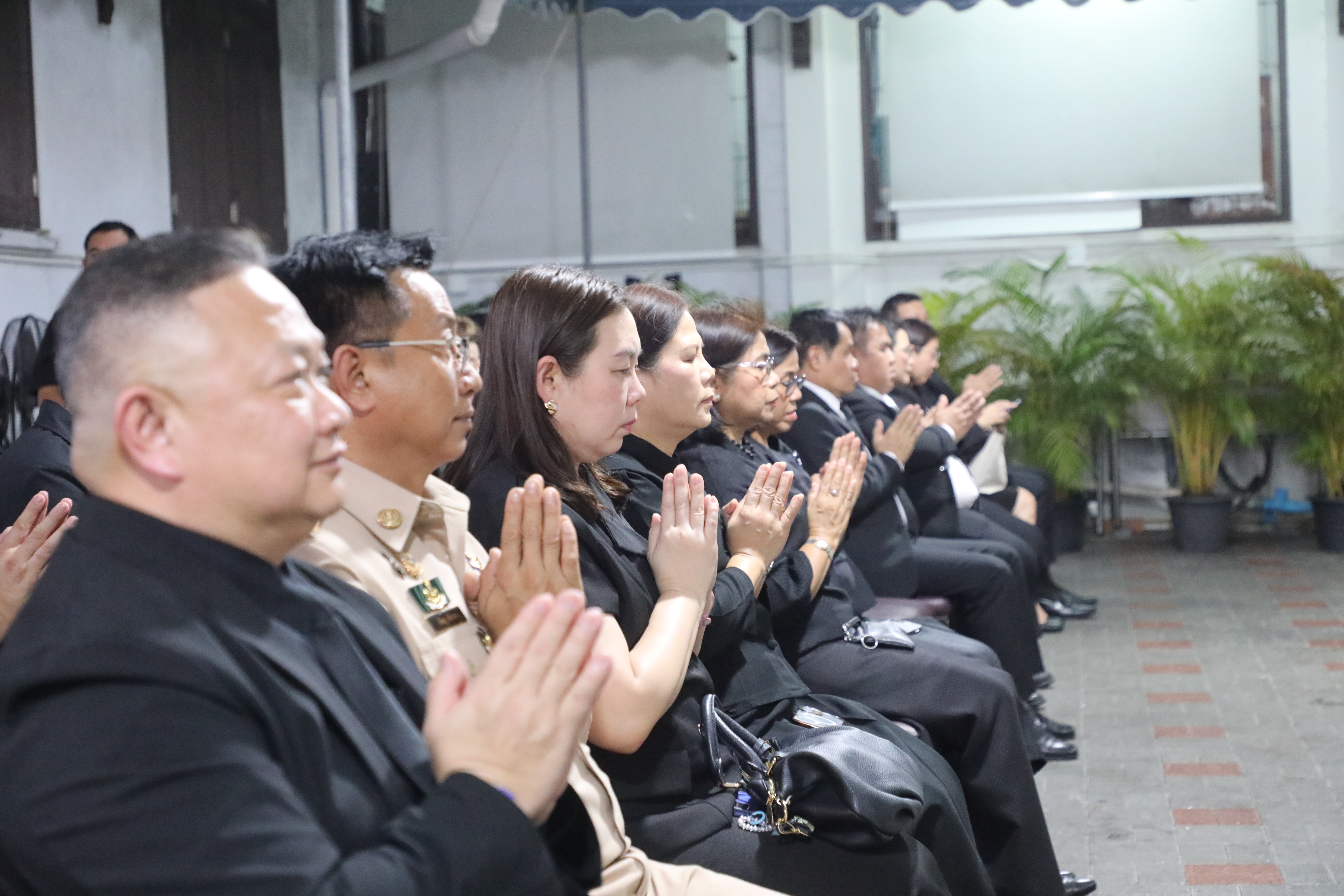 title - ส.ป.ก. ร่วมอาลัย เข้าร่วมงานสวดพระอภิธรรม นายจรัลธาดา กรรณสูต องคมนตรี อดีตปลัดกระทรวงเกษตรและสหกรณ์